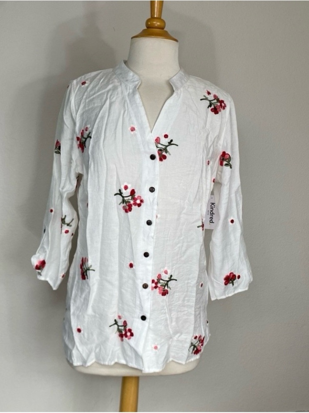 NWT New Women's Kindred Petite White Embroidered Floral Button Blouse Size LP